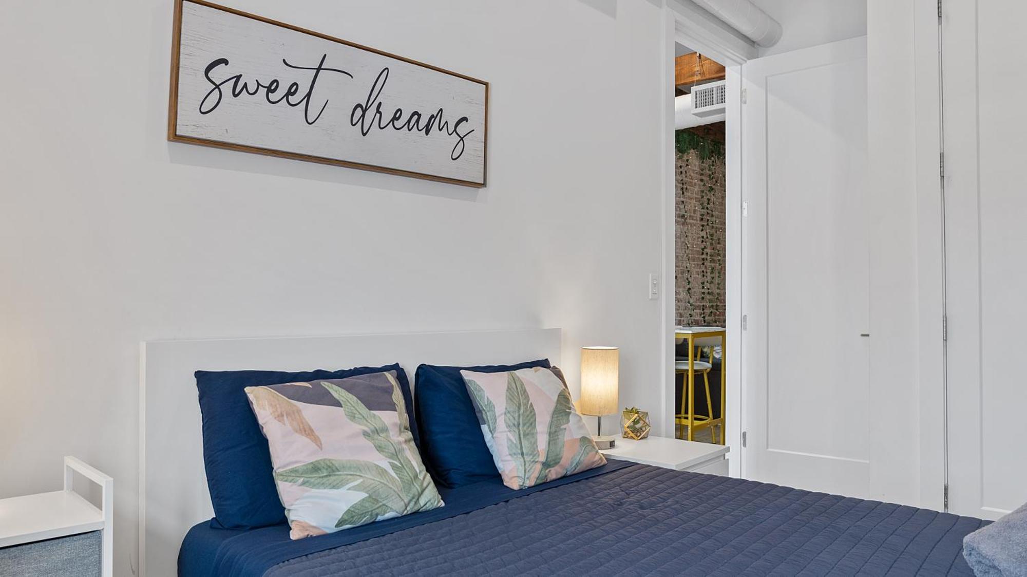 Chic Penthouse Getaway Minutes From Nyc *