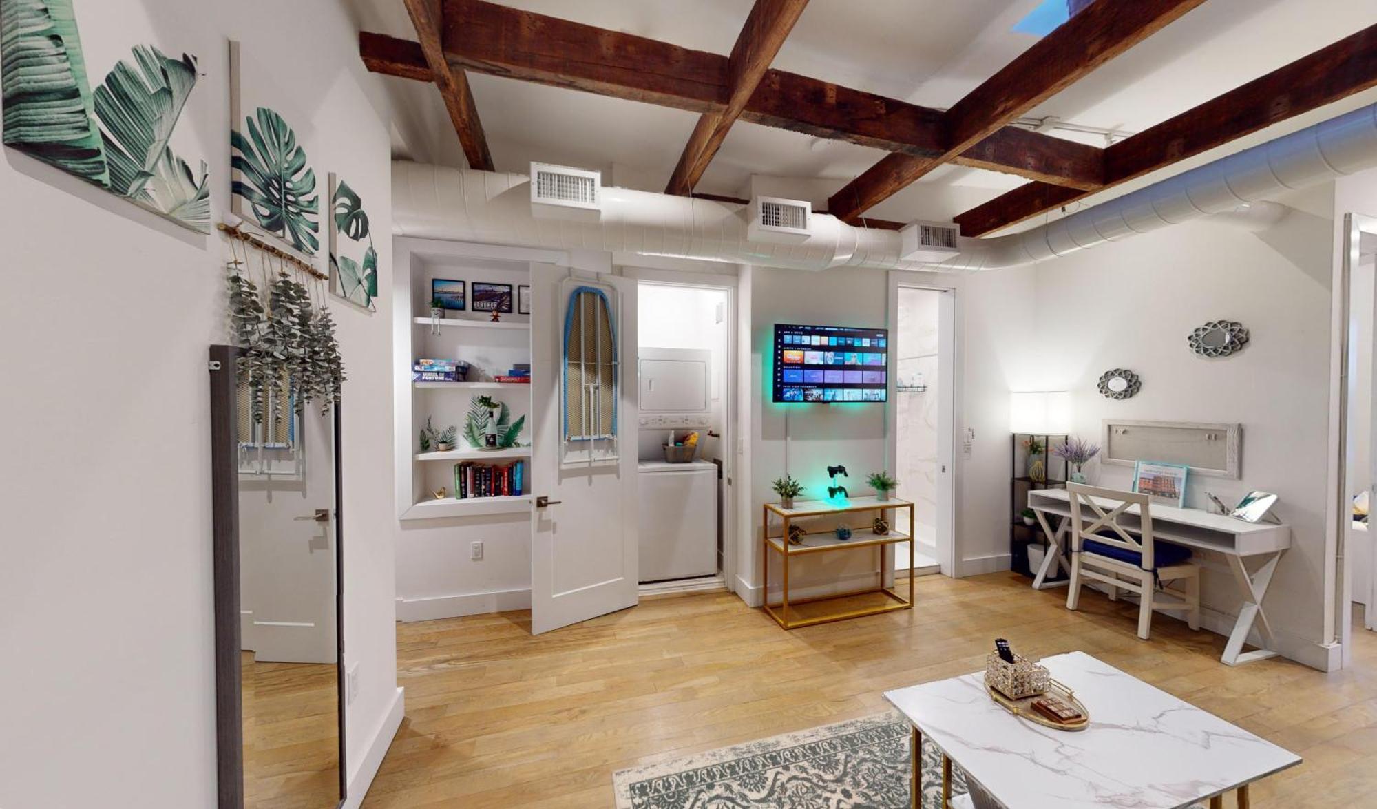 Chic Penthouse Getaway Minutes From Nyc *